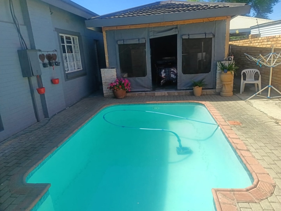 4 Bedroom Property for Sale in Herlear Northern Cape